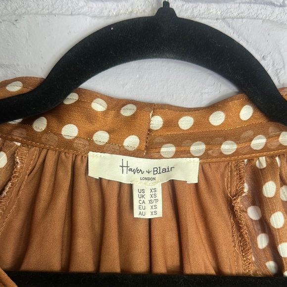 NWOT Brown Tan Graphic Polo Blouse size XS - Picture 2 of 4